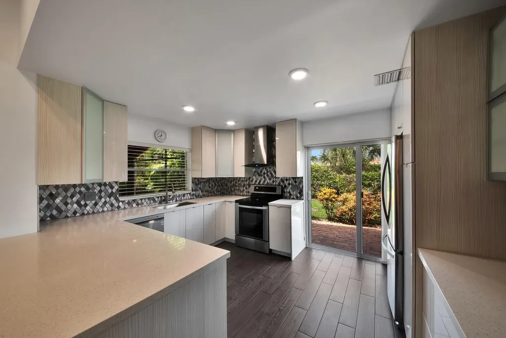 5529 Lakeview Mews Terrace Boynton Beach FL 33437