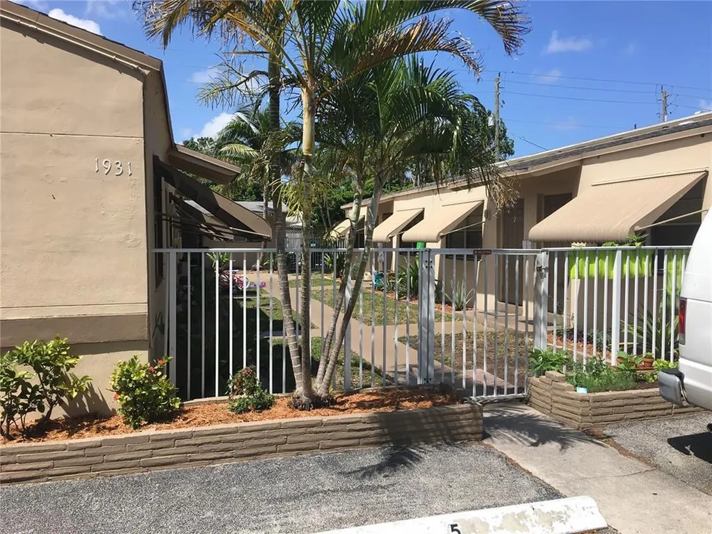 1927 Lincoln Street Hollywood FL 33020