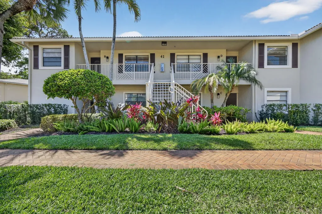 41 Stratford Lane W Boynton Beach FL 33436