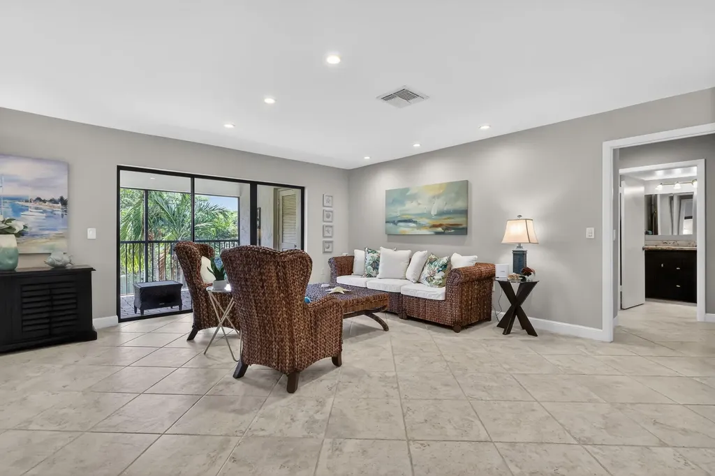 41 Stratford Lane W Boynton Beach FL 33436