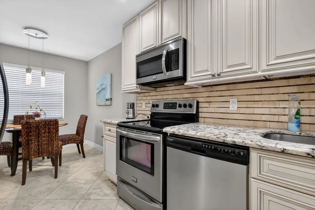 41 Stratford Lane W Boynton Beach FL 33436