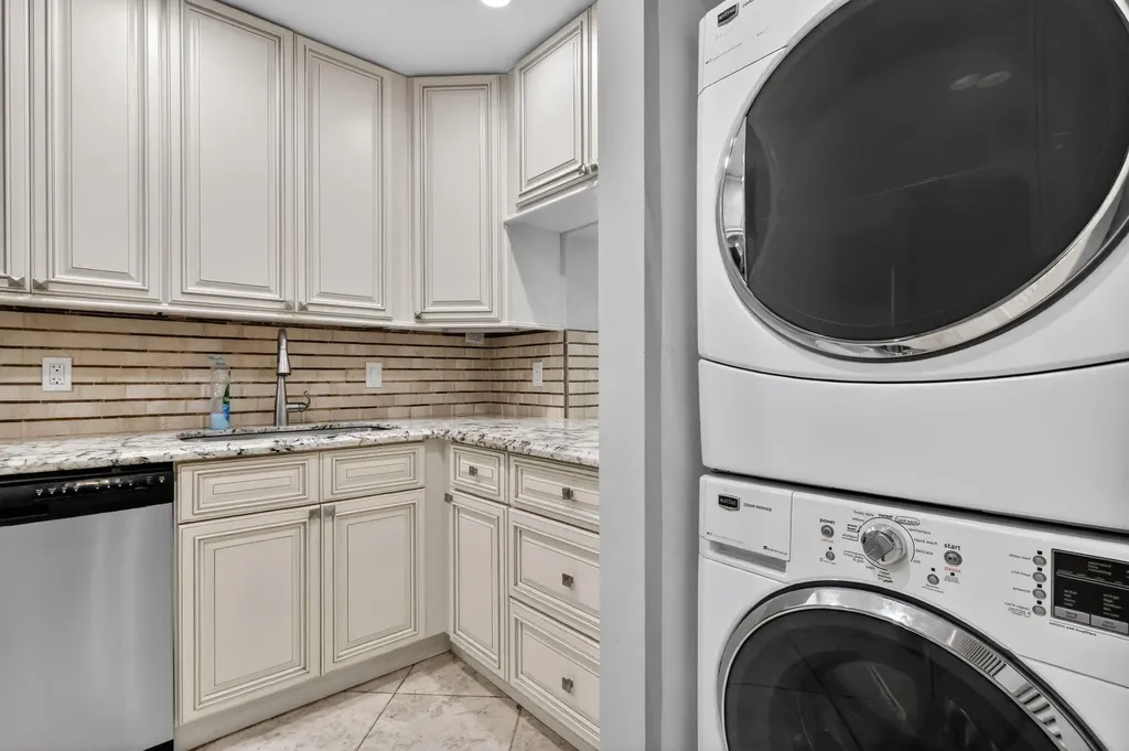 41 Stratford Lane W Boynton Beach FL 33436