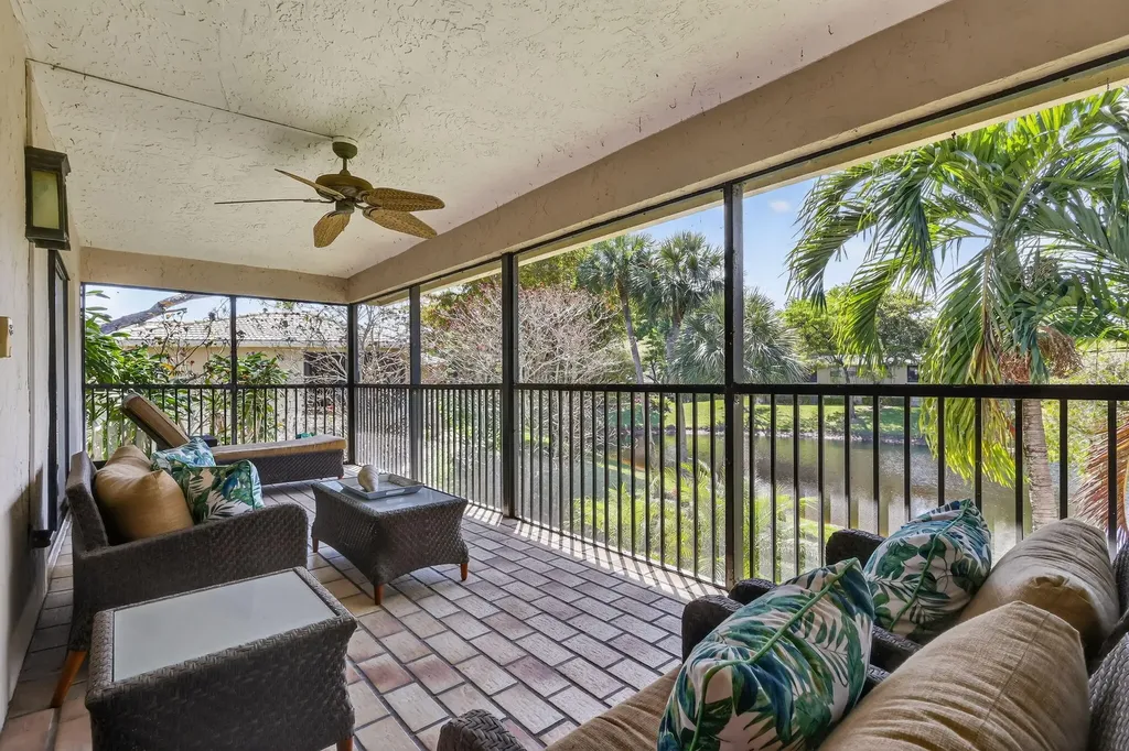 41 Stratford Lane W Boynton Beach FL 33436