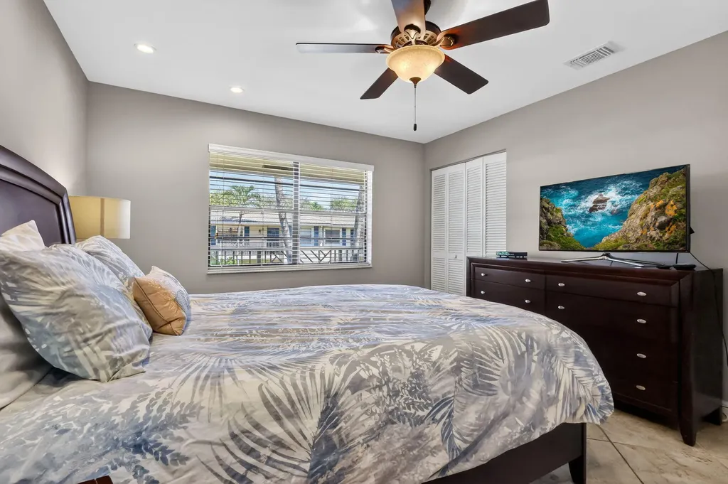 41 Stratford Lane W Boynton Beach FL 33436