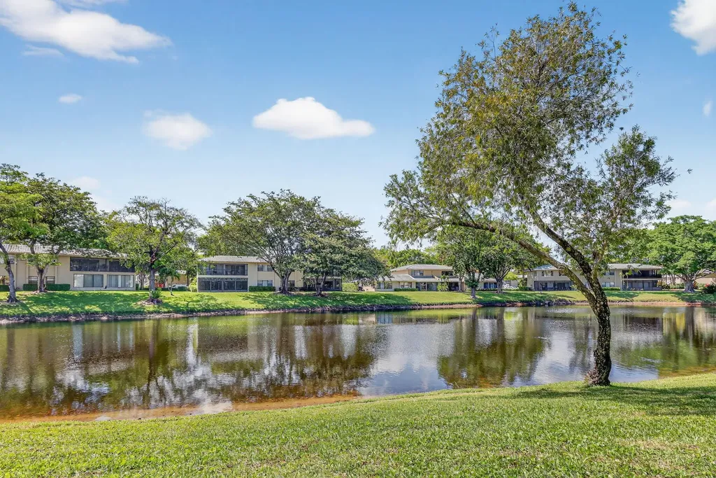 41 Stratford Lane W Boynton Beach FL 33436