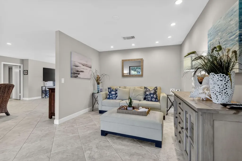 41 Stratford Lane W Boynton Beach FL 33436
