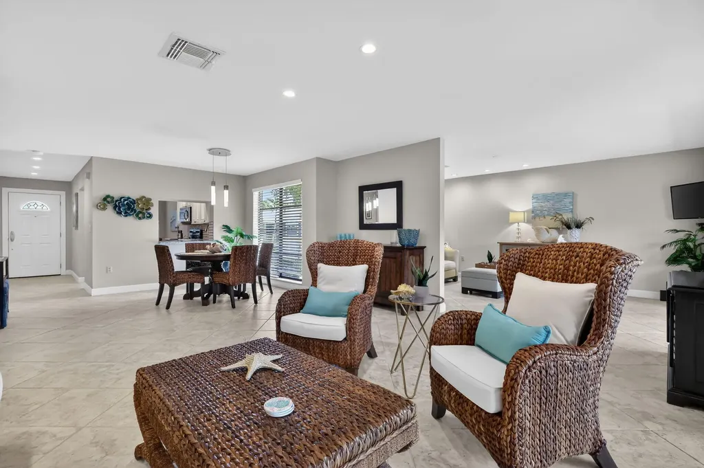 41 Stratford Lane W Boynton Beach FL 33436
