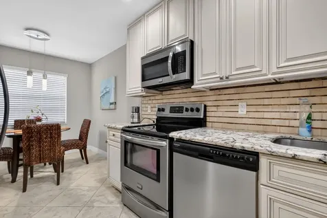 41 Stratford Lane W Boynton Beach FL 33436