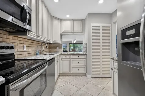 41 Stratford Lane W Boynton Beach FL 33436