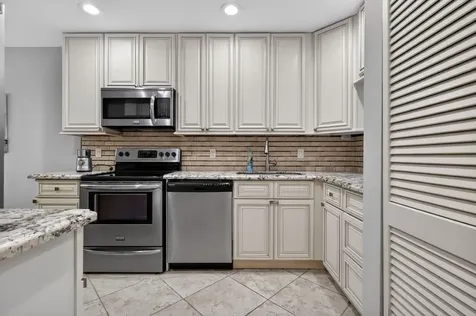 41 Stratford Lane W Boynton Beach FL 33436