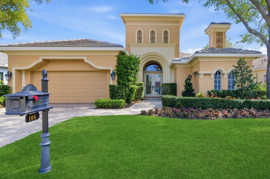 108 Via Paradisio Palm Beach Gardens FL 33418