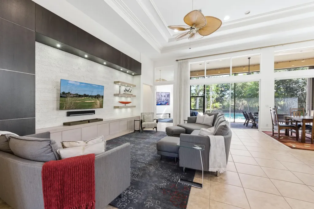 108 Via Paradisio Palm Beach Gardens FL 33418