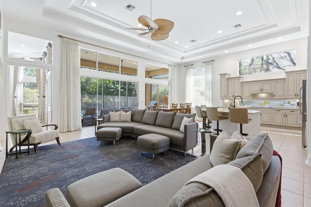 108 Via Paradisio Palm Beach Gardens FL 33418