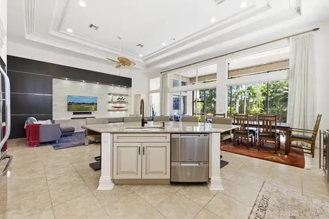 108 Via Paradisio Palm Beach Gardens FL 33418