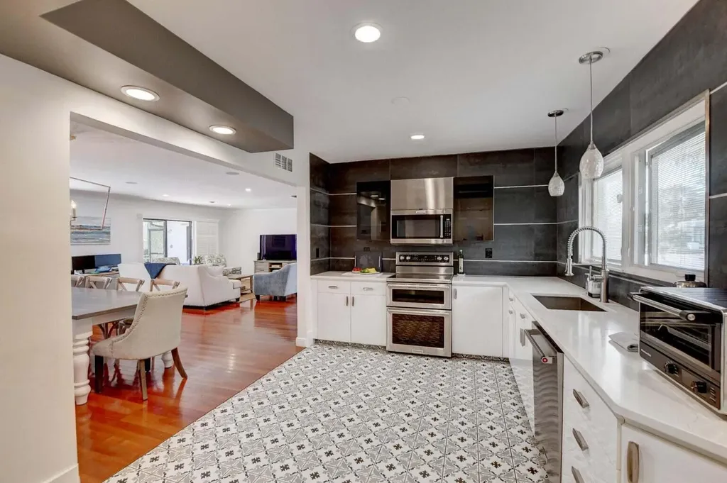 2700 Spanish River Road Boca Raton FL 33432