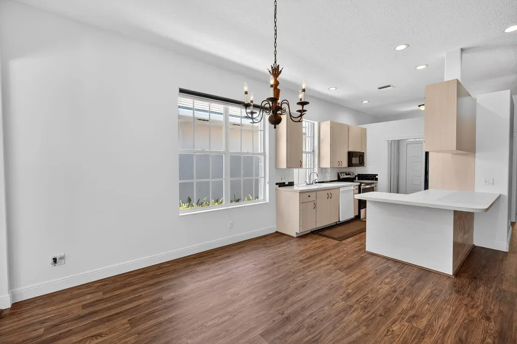 1065 Bedford Avenue Palm Beach Gardens FL 33403