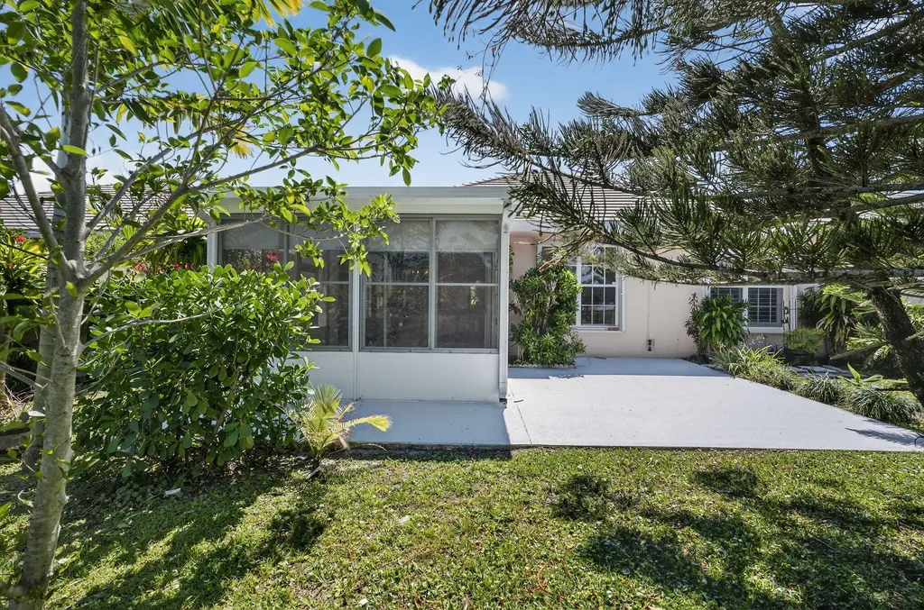1065 Bedford Avenue Palm Beach Gardens FL 33403
