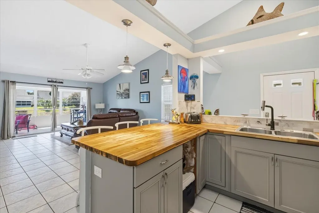 2538 SE Tropical East Circle Port St Lucie FL 34952