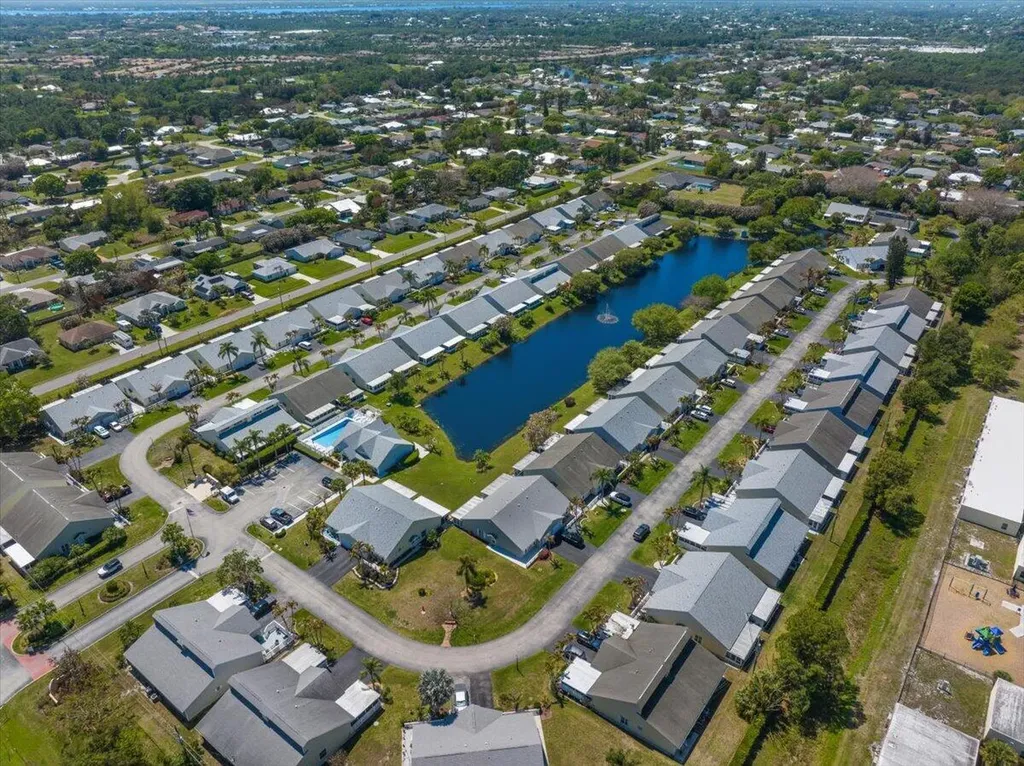 2538 SE Tropical East Circle Port St Lucie FL 34952