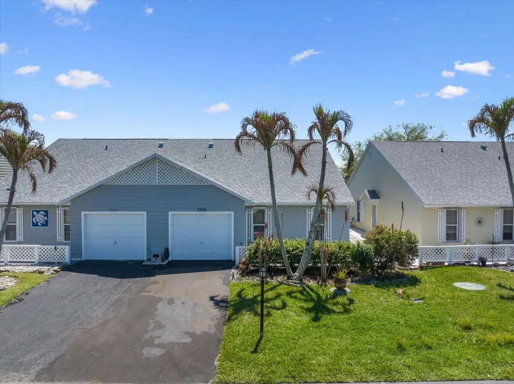 2538 SE Tropical East Circle Port St Lucie FL 34952
