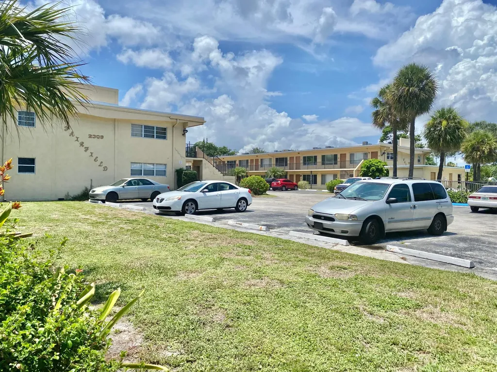2303 S Federal Highway Boynton Beach FL 33435