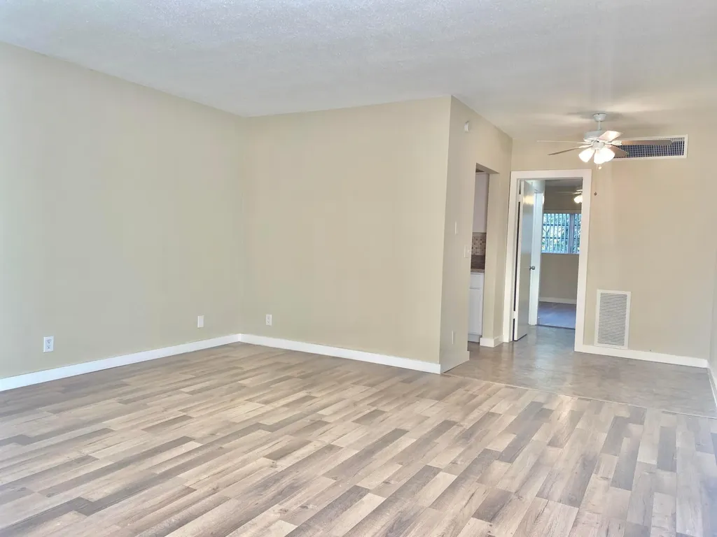 2303 S Federal Highway Boynton Beach FL 33435