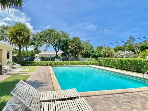 2303 S Federal Highway Boynton Beach FL 33435