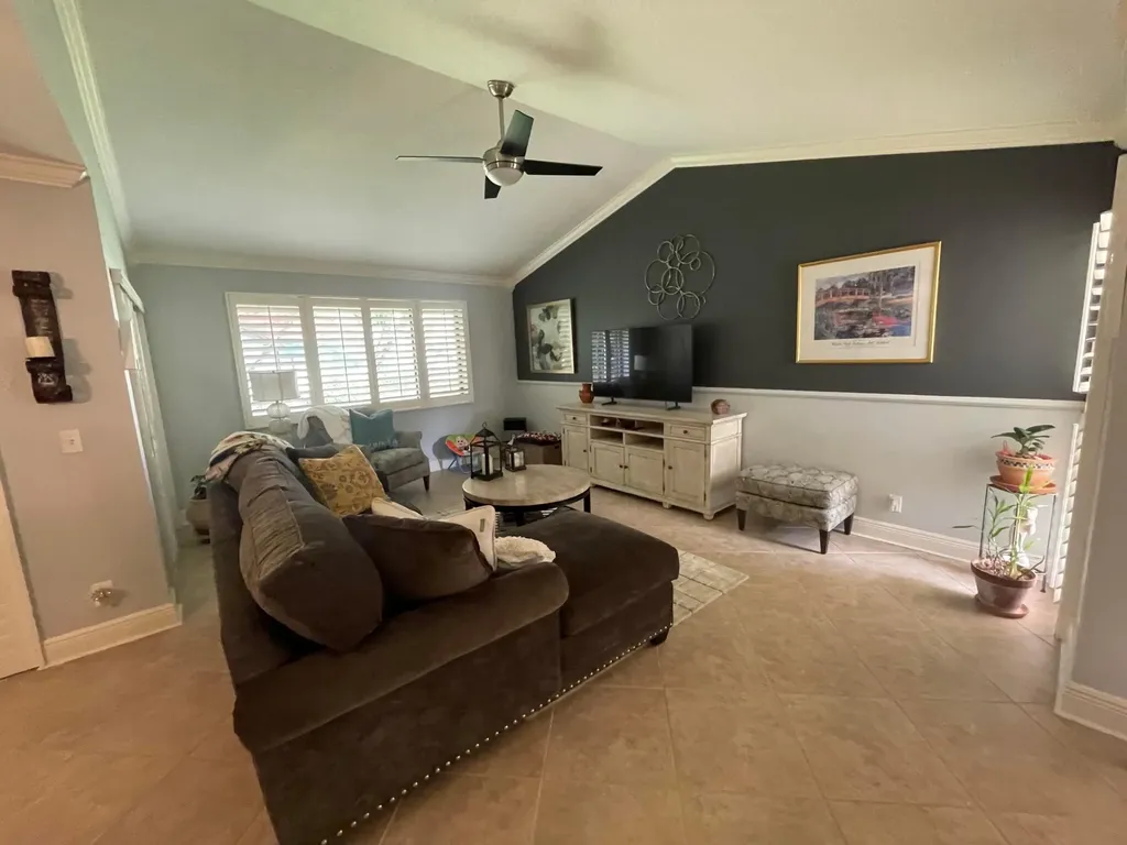 24 Lexington Lane W Palm Beach Gardens FL 33418