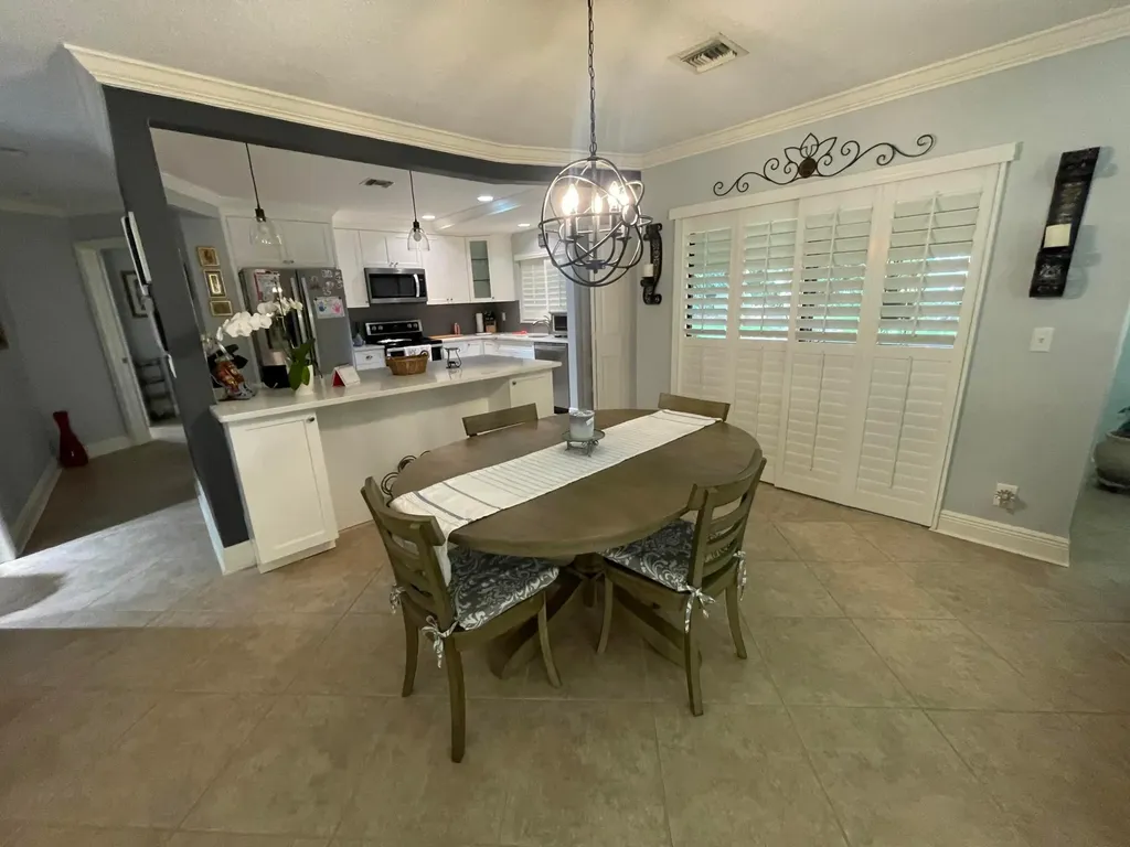 24 Lexington Lane W Palm Beach Gardens FL 33418