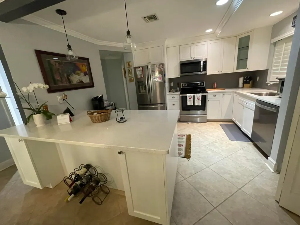 24 Lexington Lane W Palm Beach Gardens FL 33418
