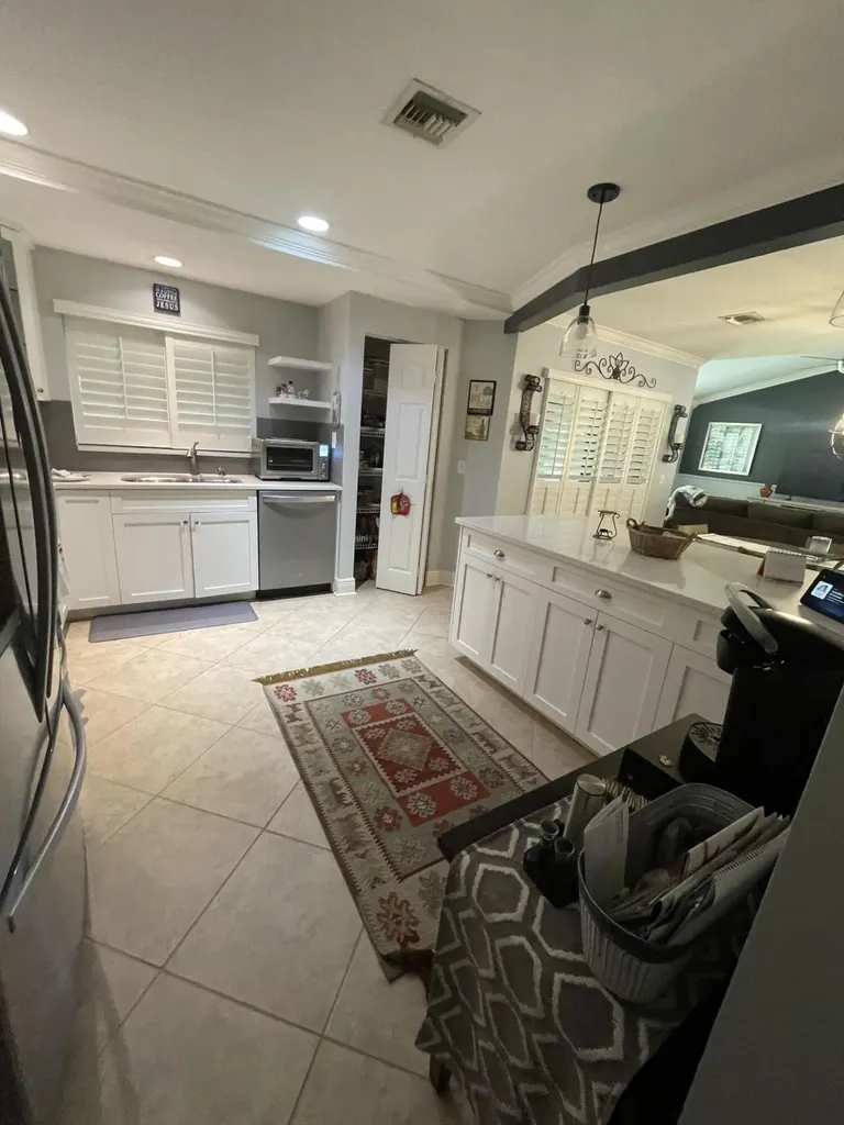 24 Lexington Lane W Palm Beach Gardens FL 33418