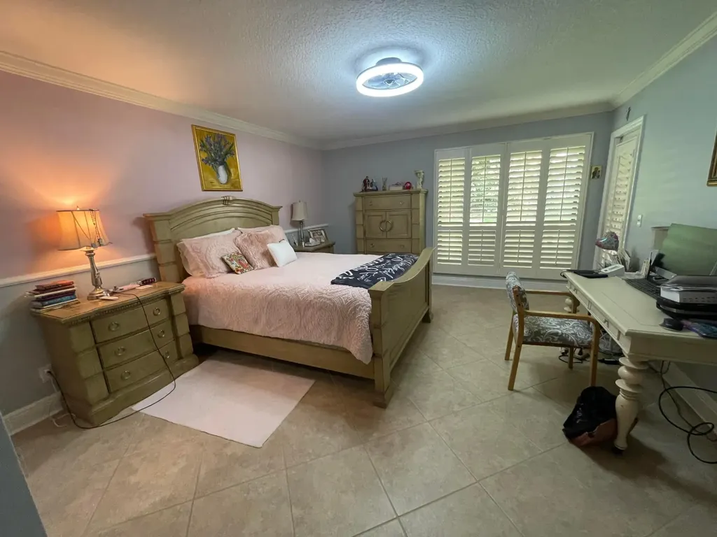 24 Lexington Lane W Palm Beach Gardens FL 33418