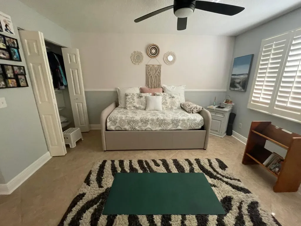 24 Lexington Lane W Palm Beach Gardens FL 33418