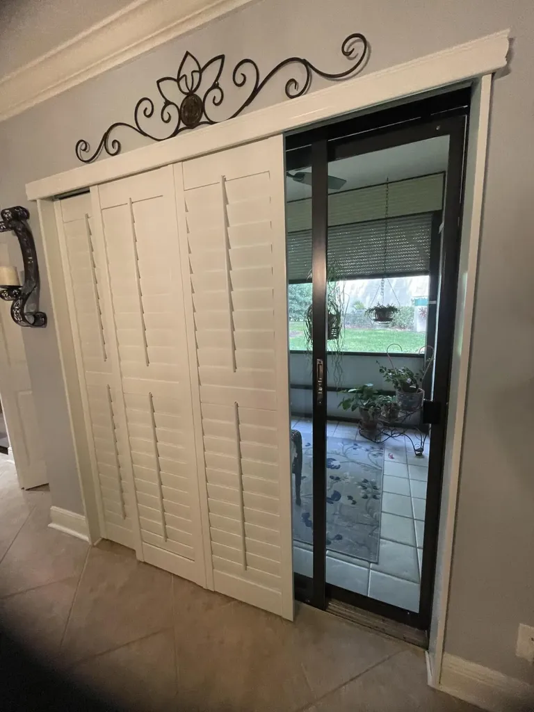 24 Lexington Lane W Palm Beach Gardens FL 33418
