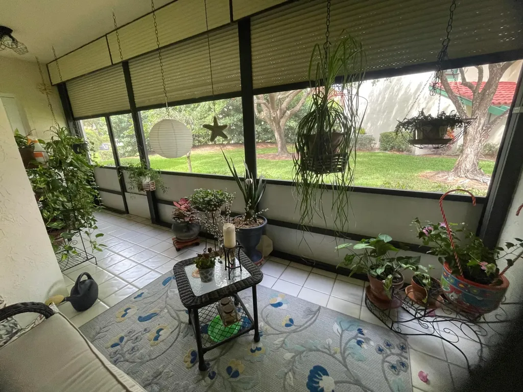 24 Lexington Lane W Palm Beach Gardens FL 33418