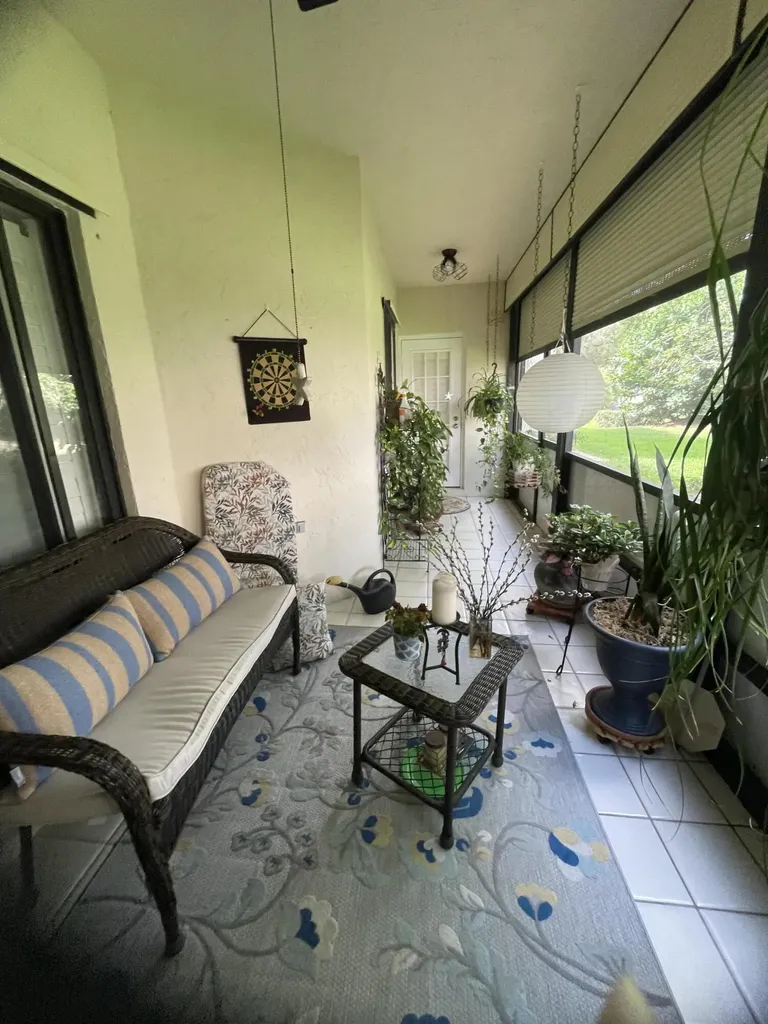 24 Lexington Lane W Palm Beach Gardens FL 33418