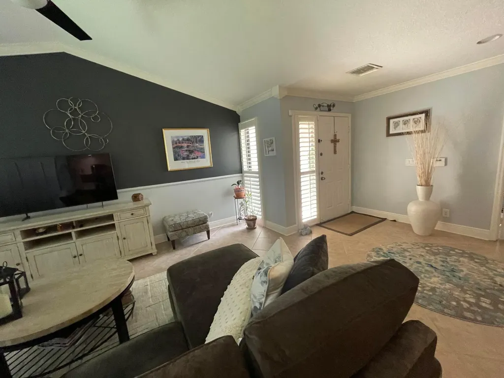 24 Lexington Lane W Palm Beach Gardens FL 33418