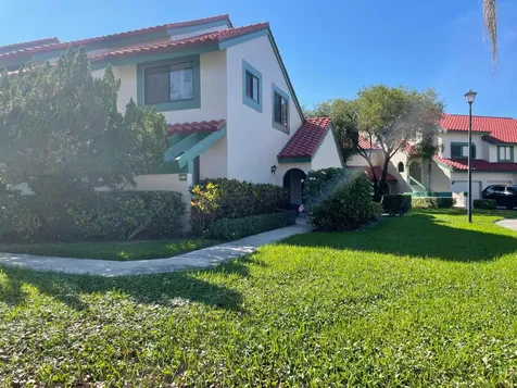 24 Lexington Lane W Palm Beach Gardens FL 33418