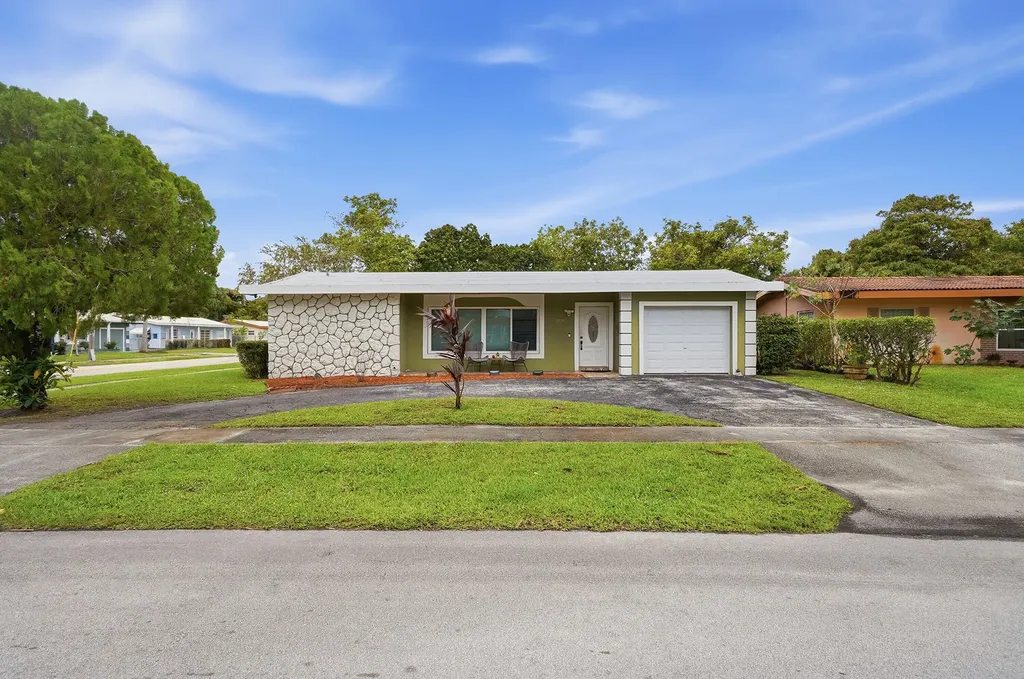 2301 NW 37th Avenue Lauderdale Lakes FL 33311