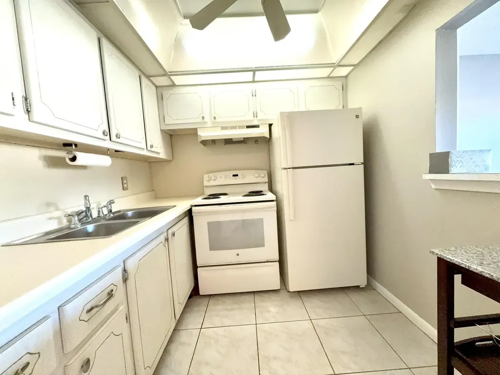 166 Sussex I West Palm Beach FL 33417
