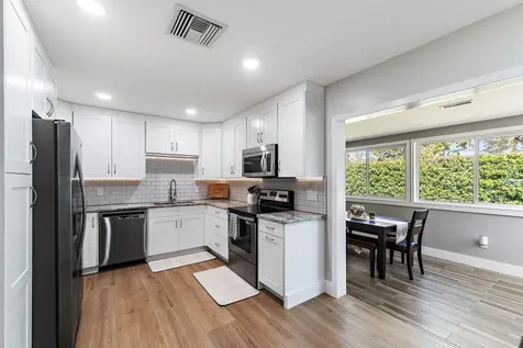 8913 SE Sandridge Avenue Hobe Sound FL 33455