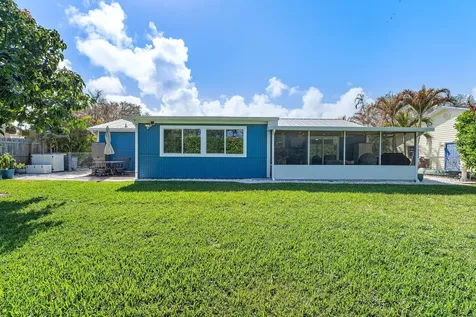 8913 SE Sandridge Avenue Hobe Sound FL 33455