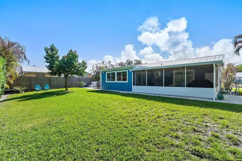 8913 SE Sandridge Avenue Hobe Sound FL 33455