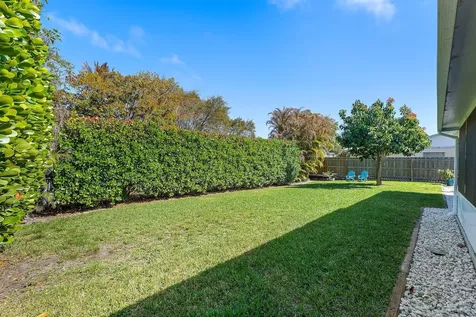 8913 SE Sandridge Avenue Hobe Sound FL 33455