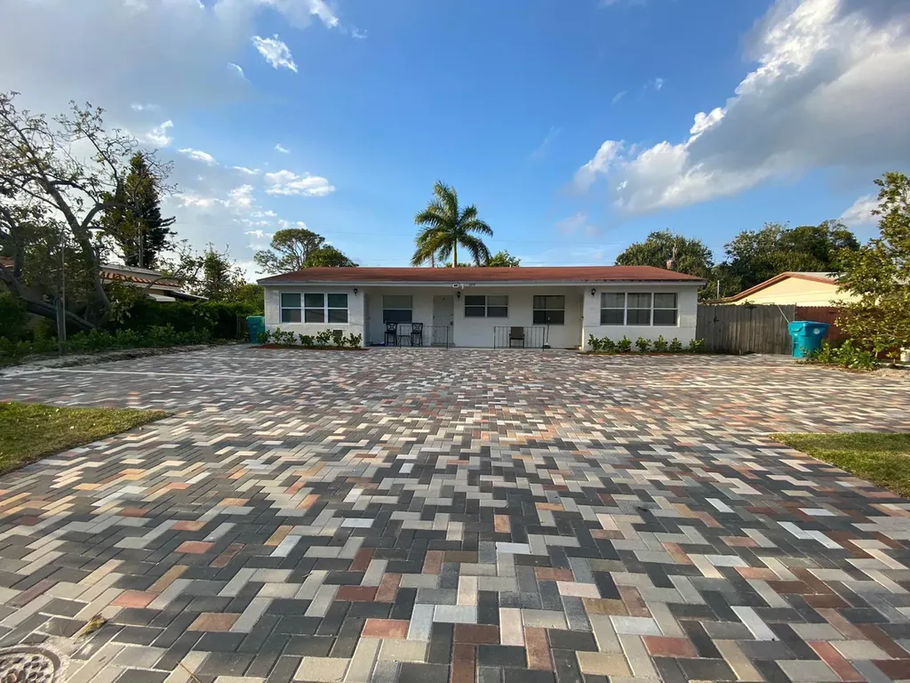 189 SE 27th Place Boynton Beach FL 33435