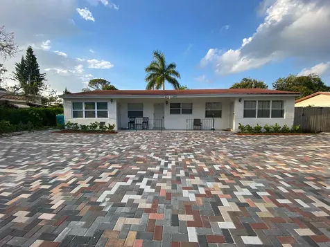 189 SE 27th Place Boynton Beach FL 33435
