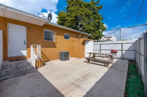 323 NW 21st Avenue Miami FL 33125