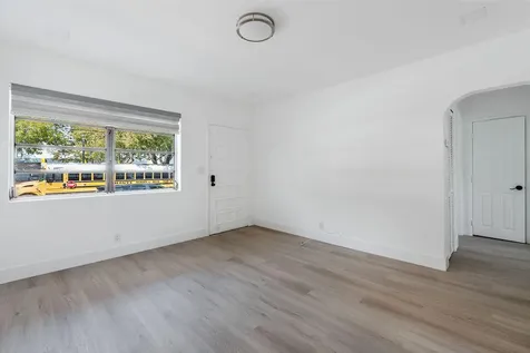 323 NW 21st Avenue Miami FL 33125