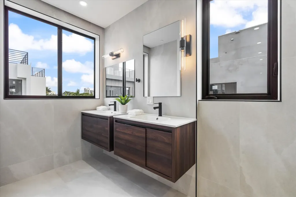 843 SW 14th Court Fort Lauderdale FL 33315