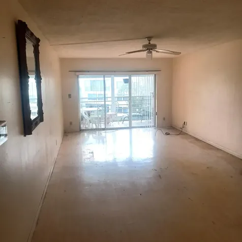 3186 Via Poinciana Greenacres FL 33467